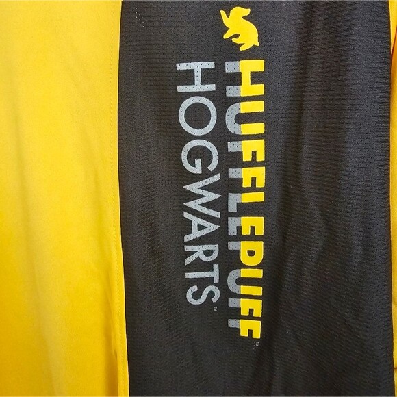 Hufflepuff Hogwarts Tie Back Athletic Tee Sz 2x Yellow Black Split Color NWT - Picture 4 of 16